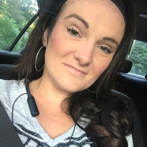 Meet your Posher, Caitlyn - Picture 6 of 6